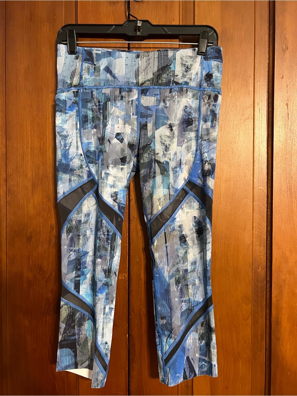 Lululemon Athletica On Pace Crop Leggings  Side Pockets Blue Geometric Sz 8